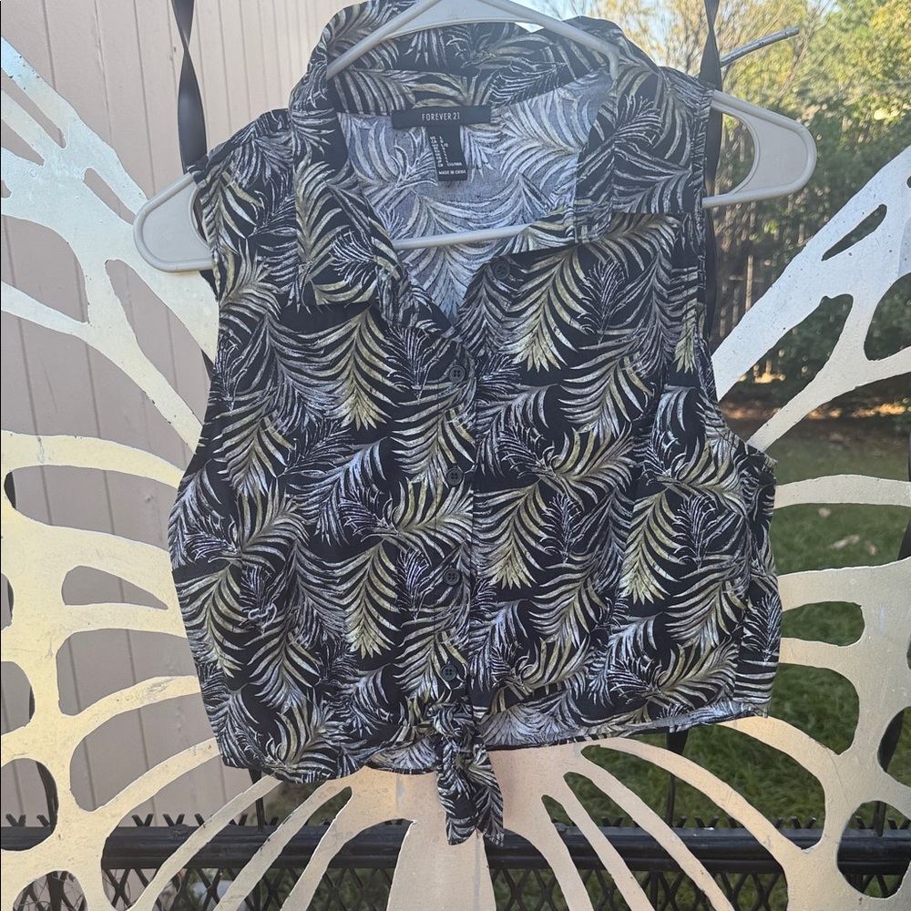 Forever 21 Black and White Tropical Print Blouse